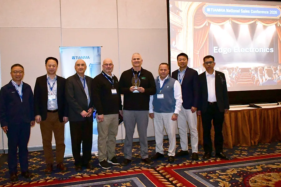 Eight people from Edge Electronics and Tianma standing in a row in front of a Tianma banner and a screen reading Edge Electronics, one holding the glass award